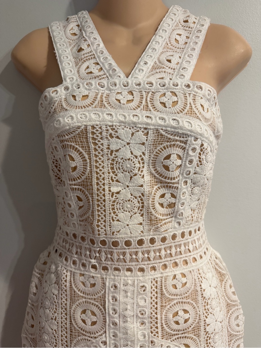 SUPERDOWN Revolve Pauline High Neck White Lace Mini Dress size XS Wedding Party - Picture 5 of 8